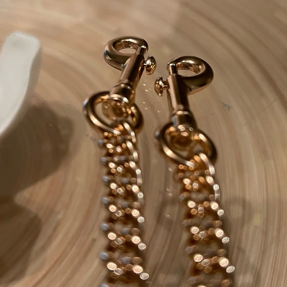 Stylish Gold Chain Crossbody Bag - Picture 2 of 3